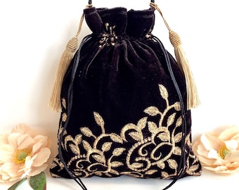 Bolso Potli bordado marrón oscuro. Bolso de mano artesanal para bodas y eventos. Bolsita de terciopelo con cordón ajustable.