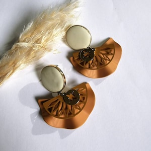 Earrings, gold, cream, light brown.