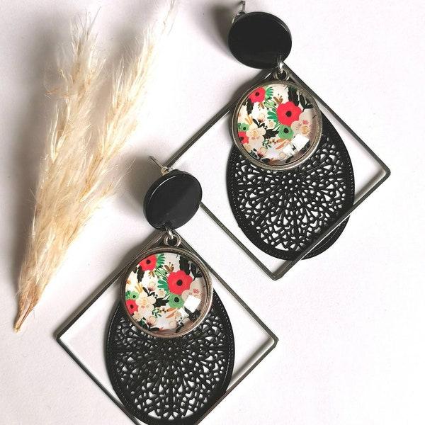 Boucles d'oreilles cabochon floral.