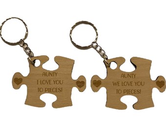 Cadeau tante - Love You To Pieces - Porte-clés fantaisie en contreplaqué découpé au laser et gravé - Cadeau idéal pour votre tante pour un anniversaire de Noël