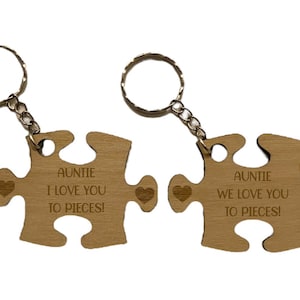 Zia regalo - Love You To Pieces - Portachiavi novità in compensato tagliato al laser e inciso - Regalo ideale per tua zia per il compleanno di Natale