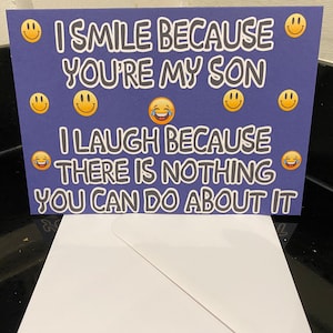Carte amusante pour fils - Je souris parce que tu es mon fils - Blanc à l’intérieur - Drôle d’anniversaire Cadeau de Noël Merci