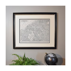 Carte de la ville de Cleveland encadrée, carte vintage de Cleveland, Ohio, années 1940 - Carte authentique - décor mural vintage