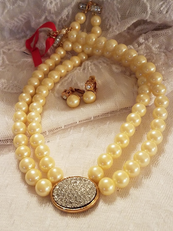 Vintage AVON Pearl Anniversay Necklace and Earring Set - Gem