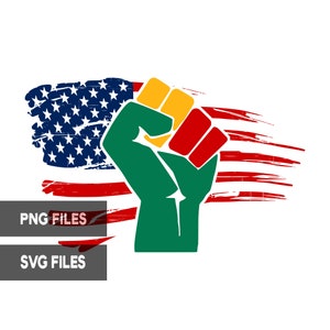 Puede incluir: Un puño levantado con colores rojo, amarillo y verde se superpone a una bandera estadounidense desgastada. La bandera está en el fondo y el puño en primer plano. El puño es un símbolo de fuerza y unidad.