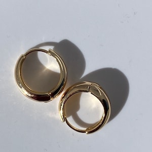 14kt Gold Huggie Earrings White Gold Huggies Solid Gold Hoops Hypoallergenic Earrings Silver Hoop Gold Jewelry Wedding Bridesmaid Gift