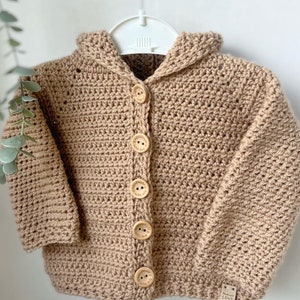 Cardigan con cappuccio con orsetto fatto a mano con personalizzazione immagine 2