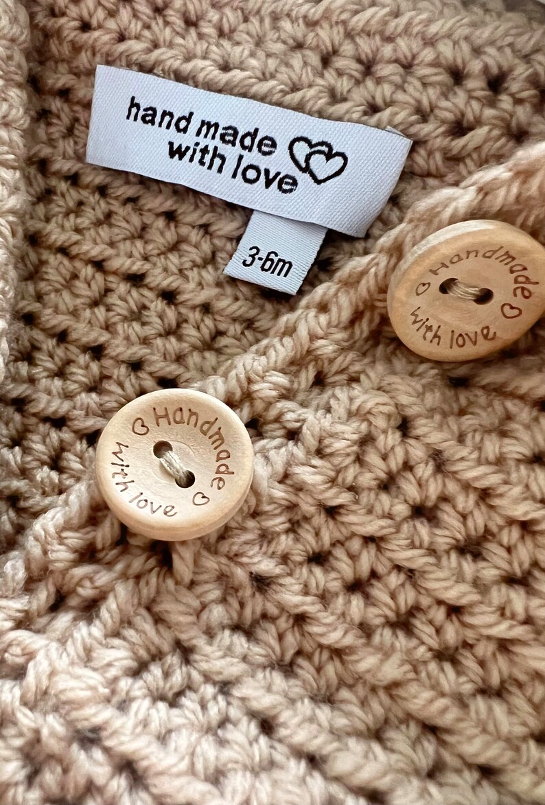 Cardigan con cappuccio con orsetto fatto a mano con personalizzazione immagine 3