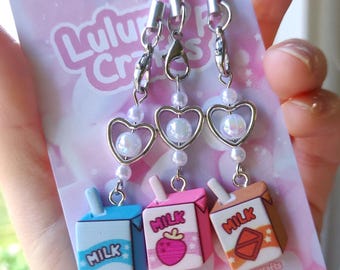 Llavero de chocolate y fresa con forma de cartón de leche kawaii