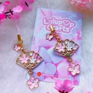 Kawaii Sakura Fan Charm: Pink Pastel Cherry Blossom Phonecharm Keychain