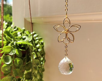 Small Flower Suncatcher - Crystal Prism Suncatcher - Lightcatcher - Rainbow Maker - Gift - Aurinkosieppari