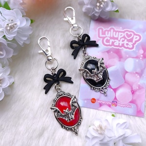 Gothic Vampire Bat Keychain | Halloween Keychain | Gothic Fashion Accessory | Spooky  | Vampire Aesthetic Charm | Dark Fantasy Keyring