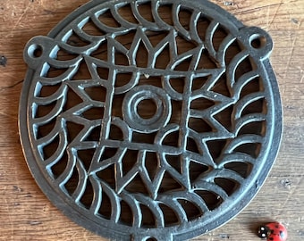 125mm round cast iron Victorian style grille air vent cover.