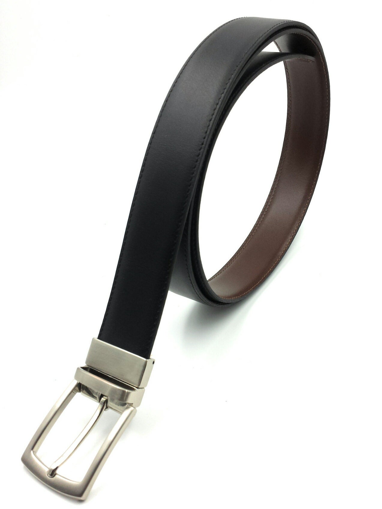 Reversible leather belts made in France