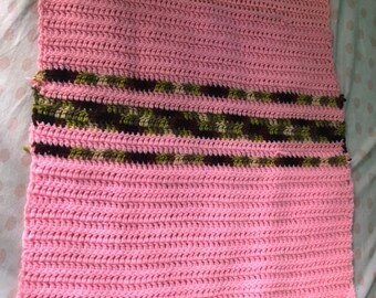 Manta rosa para niña