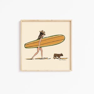 Una vaquera, su tabla de surf, su bulldog francés / Impresión artística de vaquera costera / Decoración de playa del oeste / Estilo de tatuaje tradicional inspirado en la época