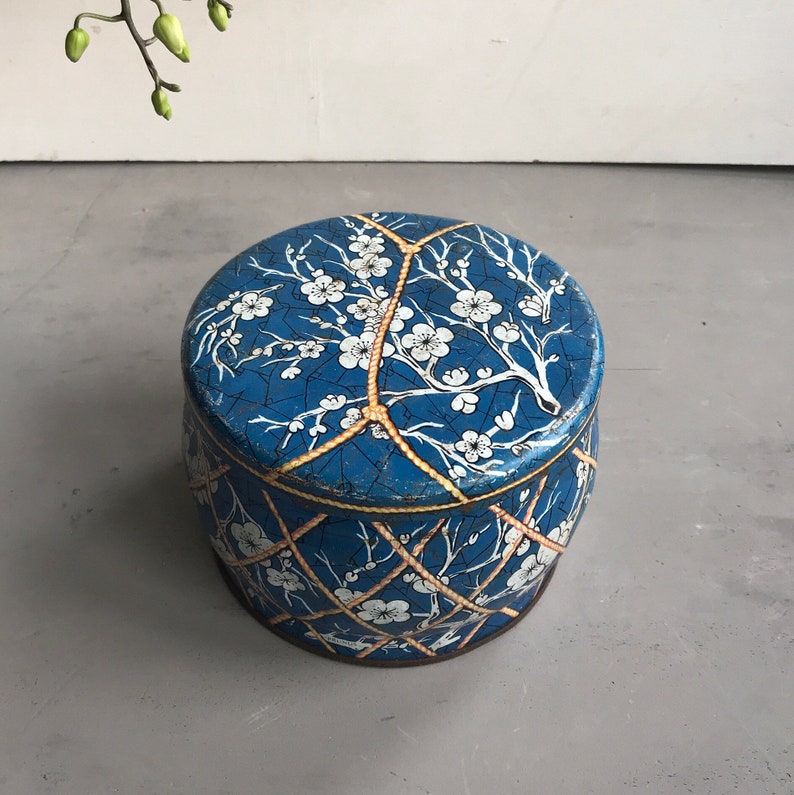 Huntley and Palmers tin Floral tin container Collectable tin Collectable Chic vintage container Vintage tin Shabby Chic.