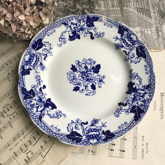 Antique Blue and White Plate. John Maddock & Sons. Roseville. - Etsy Norway
