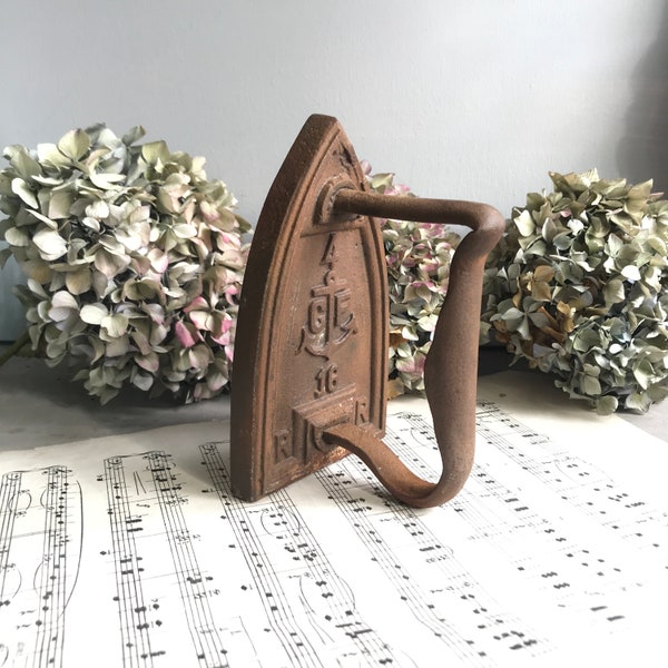 French Vintage antique flat iron - GF Anchor 16 - Doorstop - Vintage doorstop - Home Decor - Film Photo Prop - Shabby Chic