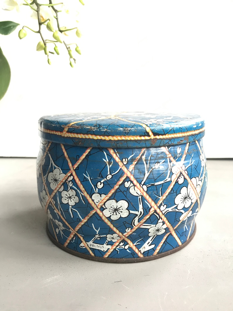 Huntley and Palmers tin Floral tin container Collectable tin Collectable Chic vintage container Vintage tin Shabby Chic.