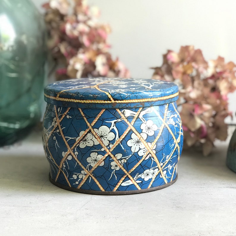 Huntley and Palmers tin Floral tin container Collectable tin Collectable Chic vintage container Vintage tin Shabby Chic.