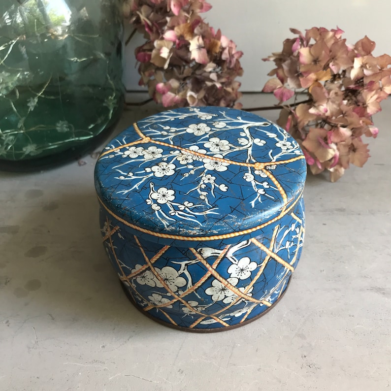 Huntley and Palmers tin Floral tin container Collectable tin Collectable Chic vintage container Vintage tin Shabby Chic.