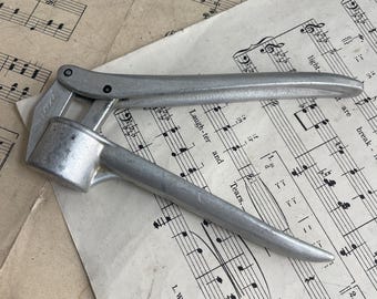 Rallador de ajo Susi Swiss vintage. Utensilios de cocina de mediados de siglo. Decoración de cocina. Accesorio para fotografía.