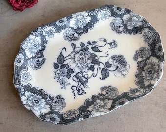 Vintage Wood & Sons Cambridge Royal Semi-Porcelain Platter. Blue and White Plate. Oval Serving Platter. Serving Plate