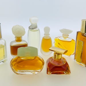 Vintage Lot 8 miniature perfume Estēe Lauder, Aliage, Beautiful, Cinnabar, Knowing, Pleasures, Spellbound, White Linen, Youth-Dew