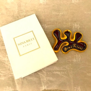 Vintage pin brooch logo clips monogram "Nina Ricci" Paris