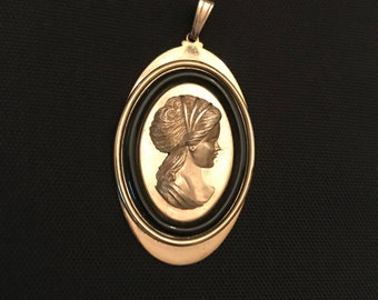Vintage jewelry AVON KAMEE pendant necklace