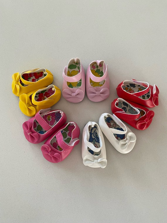 Miniland Gender Neutral Shoes 38cm Miniland Gender Neutral Shoes 38cm