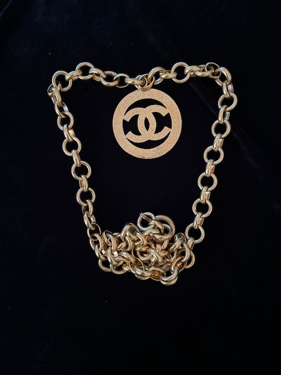 Vintage Chanel Necklace Big Medallion 90s 