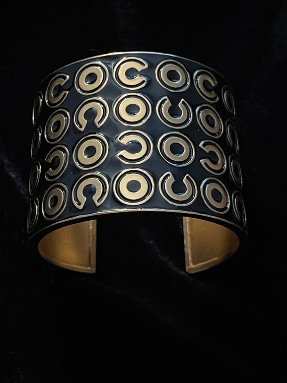 Authentic vintage Chanel cuff from 2001 - image 4