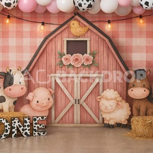 Peut inclure: Toile de fond rose avec une grange et des animaux de la ferme, des ballons et des bottes de foin. La scène comprend une vache, un cochon, un mouton et un cheval. Le mot "ONE" est épelé avec des lettres à imprimé vache. Des ballons roses et blancs décorent le haut et les côtés.