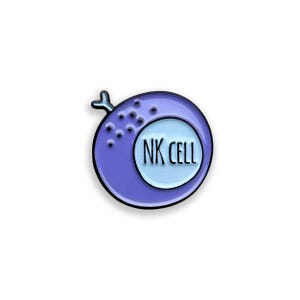 Spilla smaltata con cellule NK, distintivo con cellule natural killer, regalo scientifico