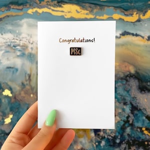 Carte à épingles émaillée MSc Félicitations