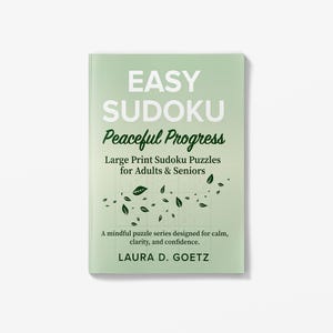 Op de afbeelding: Een lichtgroen boek met de titel "EASY SUDOKU Peaceful Progress" in witte tekst. De omslag bevat de tekst "Large Print Sudoku Puzzles for Adults & Seniors" en de naam van de auteur, Laura D. Goetz.