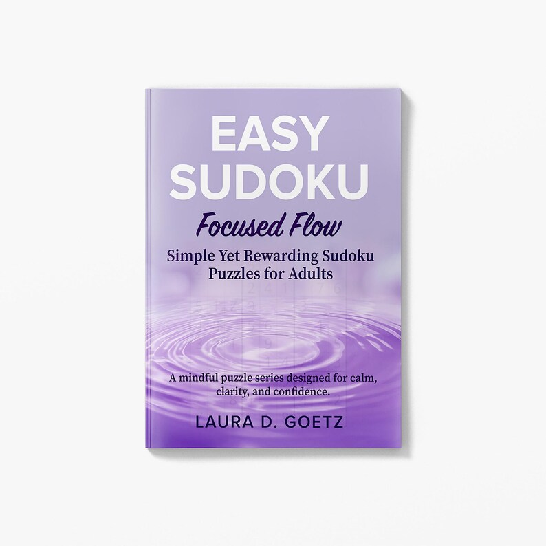 Op de afbeelding: Een boek getiteld "EASY SUDOKU Focused Flow" met een paarse en witte omslag. De omslag bevat de tekst "Simple Yet Rewarding Sudoku Puzzles for Adults" en "A mindful puzzle series designed for calm, clarity, and confidence."