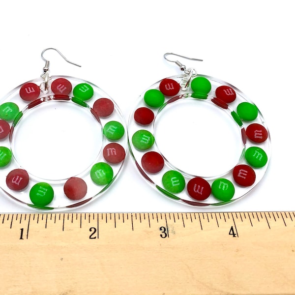 Boucles d’oreilles Christmas Mini M&M Red and Green Large Resin Hoop