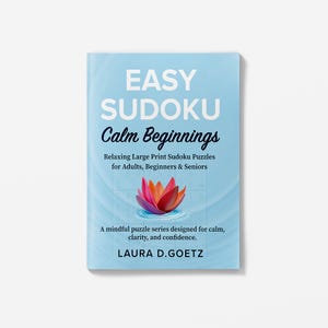 Op de afbeelding: Een lichtblauw boek met de titel "EASY SUDOKU Calm Beginnings" met een lotusbloemafbeelding. De omslag bevat de tekst "Relaxing Large Print Sudoku Puzzles for Adults, Beginners & Seniors" en de naam van de auteur, Laura D. Goetz.