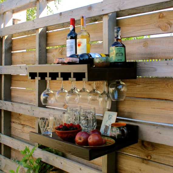 Mensola in legno naturale mini bar / Set di 2 ripiani per vino con  portabicchieri / Portabottiglie a parete in legno con portabicchieri a  stelo sospesi -  Italia
