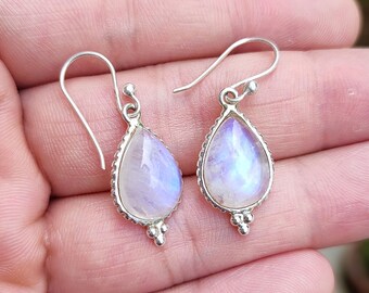 Natürliche Regenbogen Mondstein Ohrringe, Tear Drop Ohrringe, Birthstone Ohrringe, Sterling Silber Ohrringe, handgemachte Ohrringe, Geschenk für sie