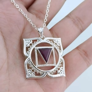 Wurzel Chakra Anhänger 925 Sterling Silber Rubin Trillion Edelstein Schmuck