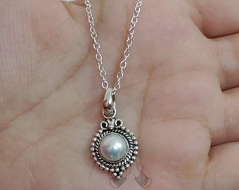 ネックレス・ペンダント LOVE ME MONSTER Silver One Natural Pearl Silver Necklace L18 LOVE ME MONSTER Necklace | Modalova
