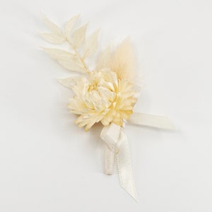 Getrocknete Strohblumen Bunny Tail Boutonniere