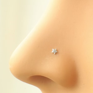 Star shape on sale nose pin
