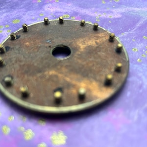 1 ANTIQUE Messing RaRe 3 &quot;Kronleuchter ARM Lichter Bobeche Spelter Base, Halter, CENTER Chandelier Project Reparaturteilrahmen Steampunk Spinne