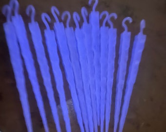 10 pc 5.5” ViNTaGE McM 1950s Carnival GLOW in Dark Christmas Hard Plastic BLUE PURPLE Prisms Spear Icicle Tree Icicles Ornament Chandelier