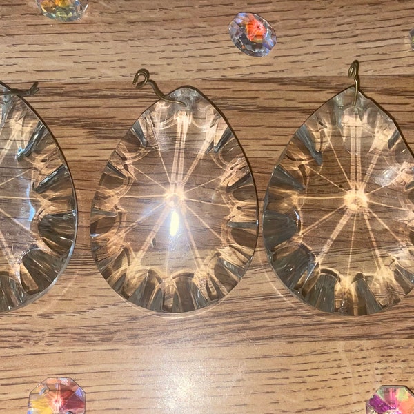 1 HUGE THiCK Fancy 2.5” Pie Crimped Crust Clear Glass VINTAGE Prisms, RARE Art Deco Glass Clear Pear Crimped Teardrops Old Chandelier Prism